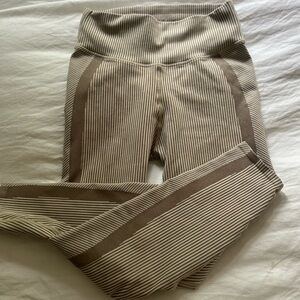 Good American Brown and Cream Ribbed Leggings